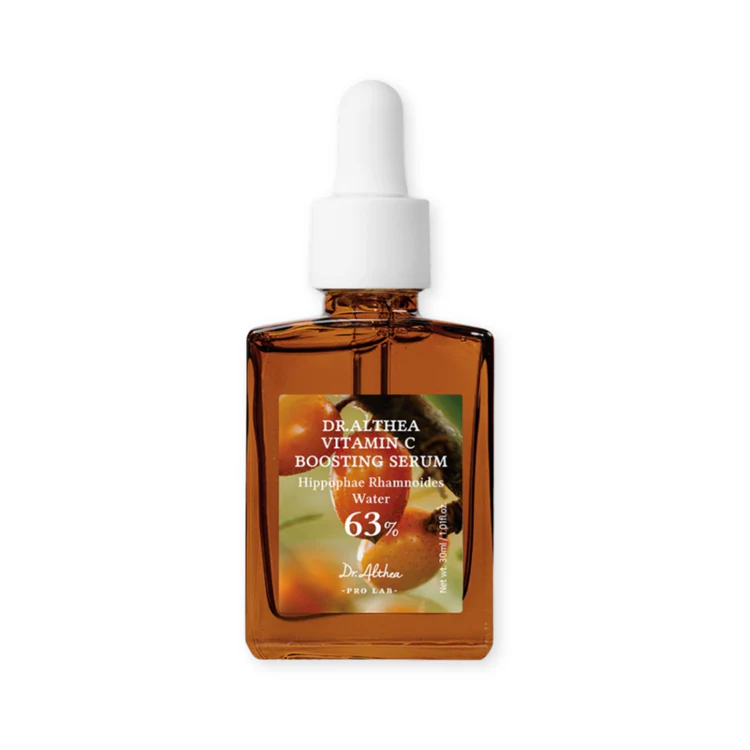 Dr. Althea Vitamin C Serum σε minimal συσκευασία για λάμψη και ομοιόμορφο τόνο επιδερμίδας, διαθέσιμο στο belevie.gr