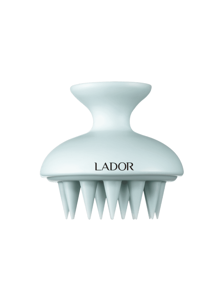 LADOR Dermatical Shampoo Brush Blue βούρτσα μασάζ τριχωτού με μαλακές σιλικονούχες τρίχες για βαθύ καθαρισμό και τόνωση του τριχωτού της κεφαλής θα τη βρεις στο belevie.gr
